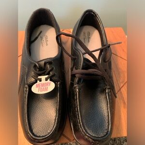 NWT Cobbie Cuddlers Memo Tech lace up black shoes. Grandmacore, office, size 8.